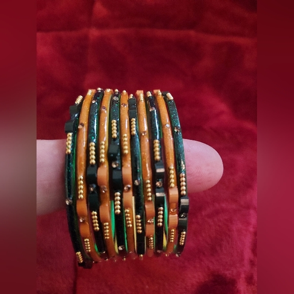 Bracelets - Picture 3 of 6